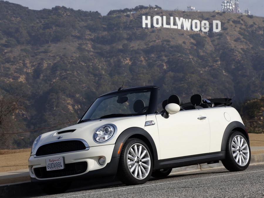  Mini Cooper S Cabrio 2010 года  (US) (фото 1 из 5)